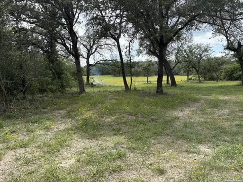 69 Powder Rdg, Luling, TX 78648 photo 3