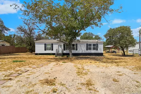 140 Valley View Dr, Poteet, TX 78065