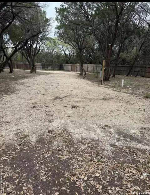 888 Scenic Dr, Bandera, TX 78003