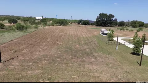 147 Hidden Rnch, Floresville, TX 78114