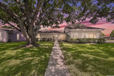 825 Marilyn Dr, Schertz, TX 78154