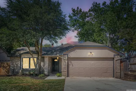 7710 Apple Grn, San Antonio, TX 78240