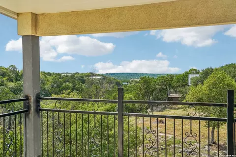 757 Canyon Bnd, Canyon Lake, TX 78133