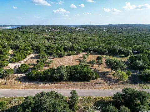 209 Lakeside Dr, Lakehills, TX 78063