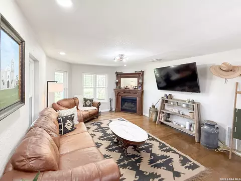 Living - 901 Zig Zag Ave, Devine, TX 78016 photo 2 of 4