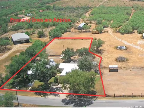 View/Area - 901 Zig Zag Ave, Devine, TX 78016 photo 1 of 1