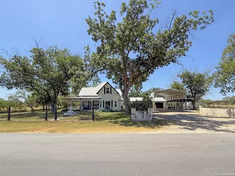 Exterior - 901 Zig Zag Ave, Devine, TX 78016 photo 21 of 21
