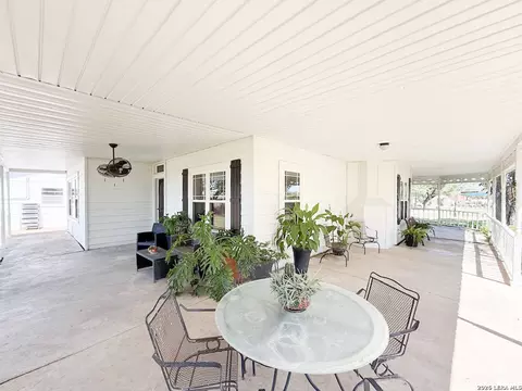 Exterior - 901 Zig Zag Ave, Devine, TX 78016 photo 7 of 21