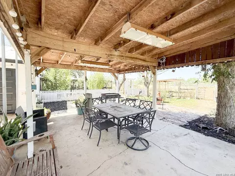 Exterior - 901 Zig Zag Ave, Devine, TX 78016 photo 12 of 21