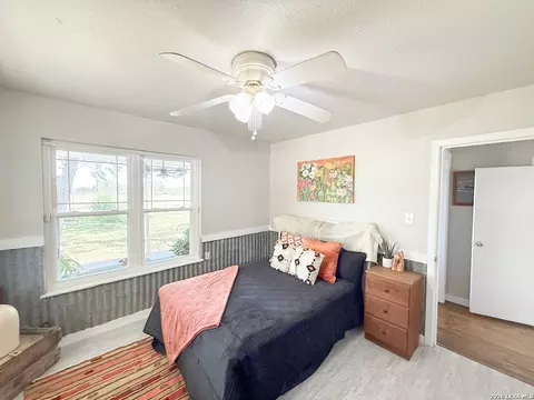 Bedroom - 901 Zig Zag Ave, Devine, TX 78016 photo 7 of 8