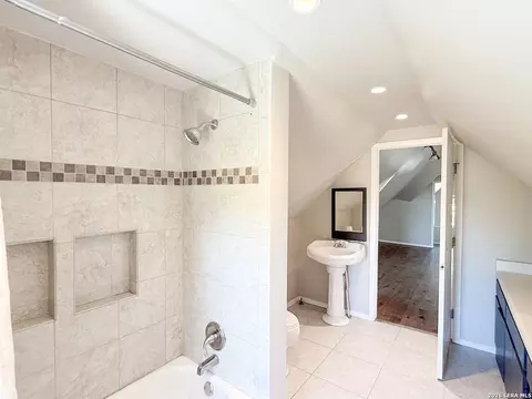 Bath - 901 Zig Zag Ave, Devine, TX 78016 photo 6 of 8