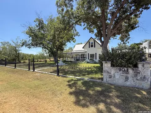 Exterior - 901 Zig Zag Ave, Devine, TX 78016 photo 20 of 21