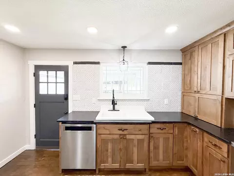 Kitchen - 901 Zig Zag Ave, Devine, TX 78016 photo 5 of 5
