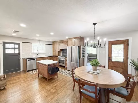 Kitchen - 901 Zig Zag Ave, Devine, TX 78016 photo 1 of 5