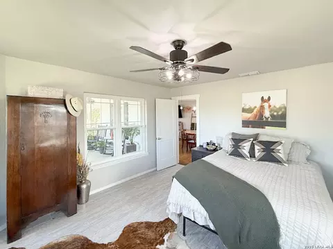 Bedroom - 901 Zig Zag Ave, Devine, TX 78016 photo 2 of 8