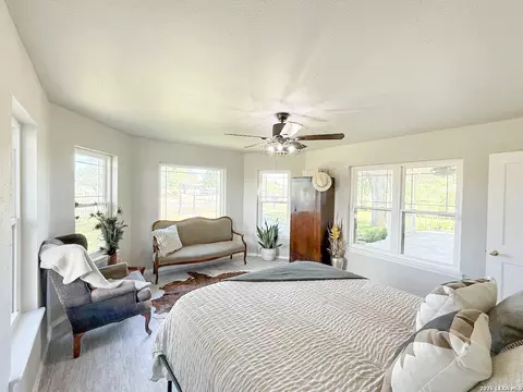 Bedroom - 901 Zig Zag Ave, Devine, TX 78016 photo 4 of 8