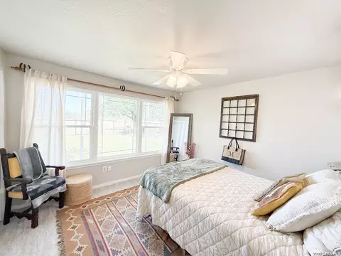 Bedroom - 901 Zig Zag Ave, Devine, TX 78016 photo 6 of 8
