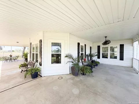 Exterior - 901 Zig Zag Ave, Devine, TX 78016 photo 9 of 21