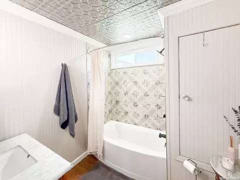 Bath - 901 Zig Zag Ave, Devine, TX 78016 photo 4 of 8