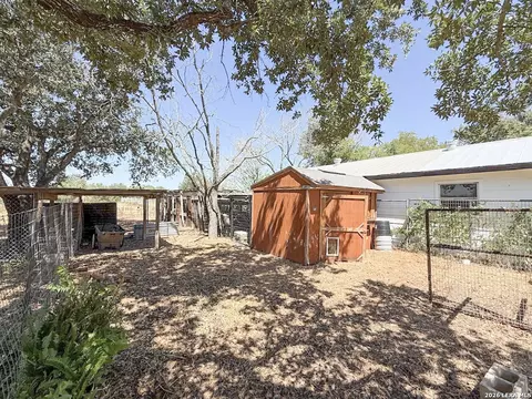 Exterior - 901 Zig Zag Ave, Devine, TX 78016 photo 14 of 21