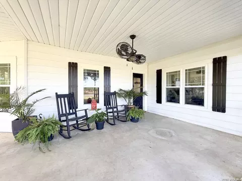 Exterior - 901 Zig Zag Ave, Devine, TX 78016 photo 8 of 21