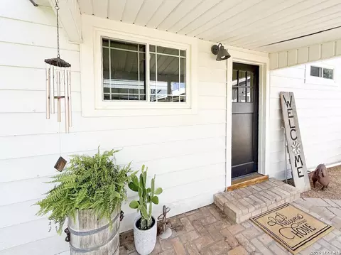 Exterior - 901 Zig Zag Ave, Devine, TX 78016 photo 3 of 21