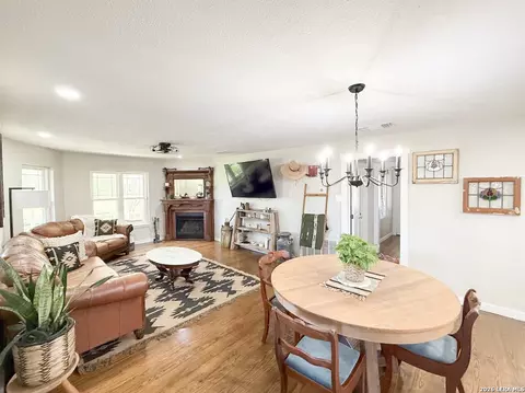 Living - 901 Zig Zag Ave, Devine, TX 78016 photo 3 of 4
