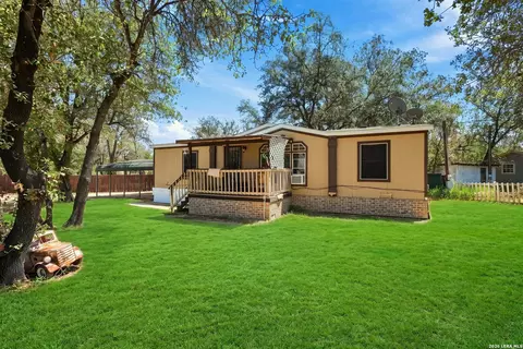80 Michael Rd, Poteet, TX 78065