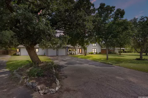 131 Elm Way, Kerrville, TX 78028