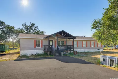 3015 Eichman Rd, Poteet, TX 78065