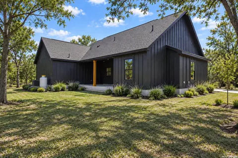 Exterior - 3515 County Road 676, Devine, TX 78016 photo 2 of 2