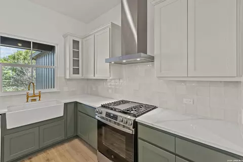 Kitchen - 3515 County Road 676, Devine, TX 78016 photo 2 of 3