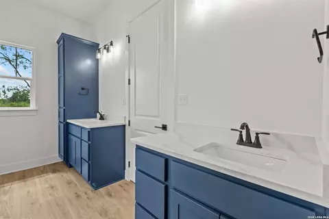 Bath - 3515 County Road 676, Devine, TX 78016 photo 1 of 4