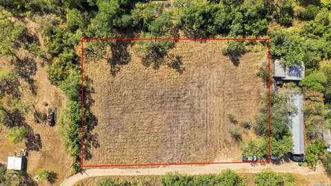 lot S 7 9 11 13 15 Palm St, Jourdanton, TX 78026