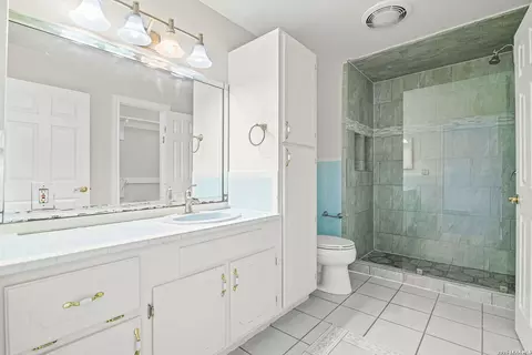 Bath - 5280 Smith Rd, Von Ormy, TX 78073 photo 5 of 6