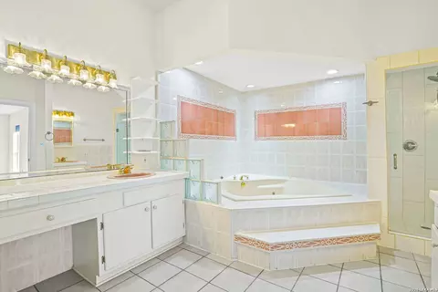 Bath - 5280 Smith Rd, Von Ormy, TX 78073 photo 1 of 6