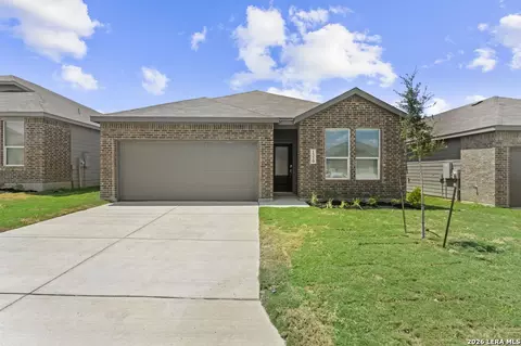 1320 Apron Trl, New Braunfels, TX 78130