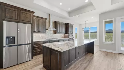 125 Valley View Dr, La Vernia, TX 78121