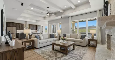 125 Valley View Dr, La Vernia, TX 78121