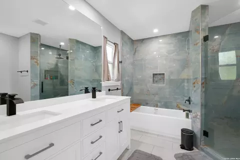 111 Beechwood Ln, San Antonio, TX 78216