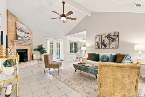 182 Clear Oak, Universal City, TX 78148