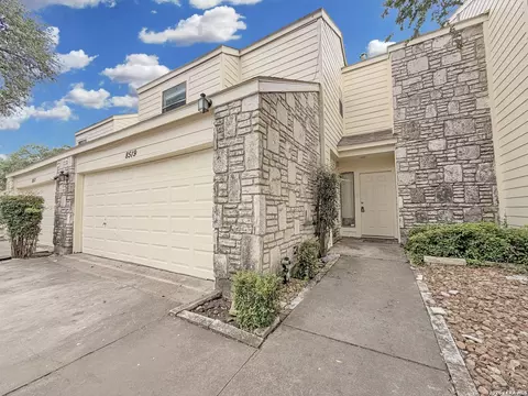 8519 Echo Creek Ln, San Antonio, TX 78240