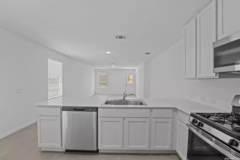 Kitchen - 6051 Skipping Way, Von Ormy, TX 78073 photo 2 of 2