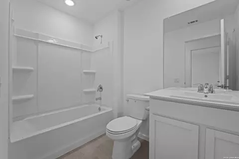 Bath - 6051 Skipping Way, Von Ormy, TX 78073 photo 1 of 2