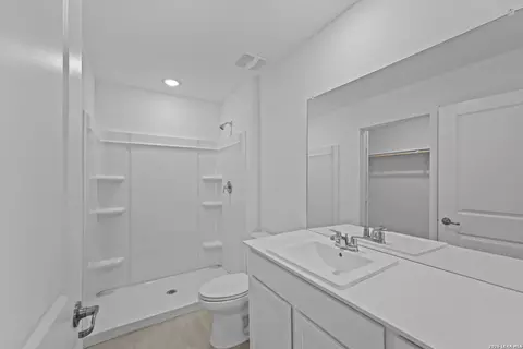 Bath - 6051 Skipping Way, Von Ormy, TX 78073 photo 2 of 2