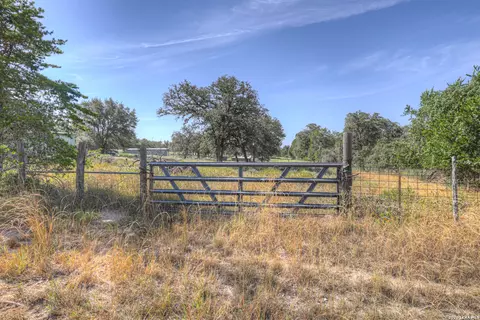 3912 Hickory Forrest, Seguin, TX 78155