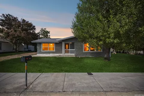 281 N Lone Star Ave, New Braunfels, TX 78130