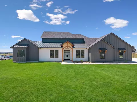 1195 County Road 319, La Vernia, TX 78121
