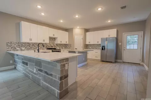 163 Hopi, San Antonio, TX 78211