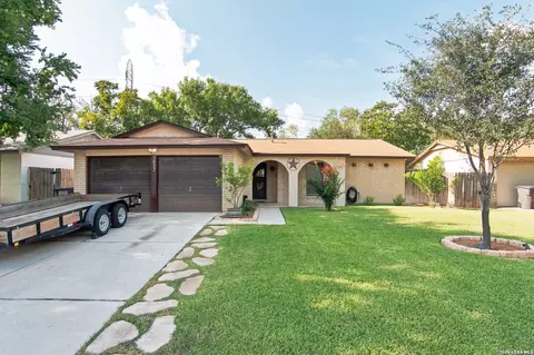 3827 Briar Hollow St, San Antonio, TX 78247